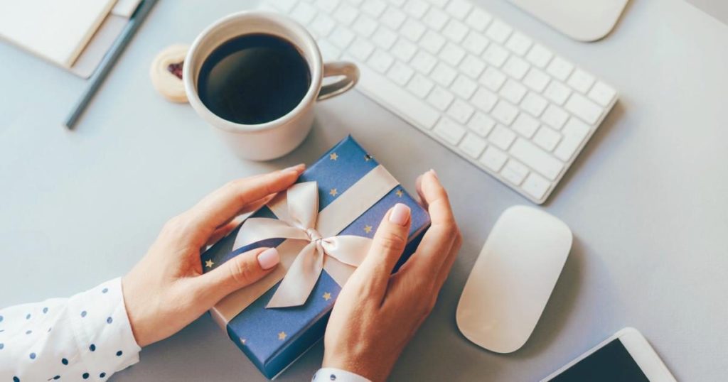 Best Corporate Gift Ideas for Employees, Co-Workers & Bosses